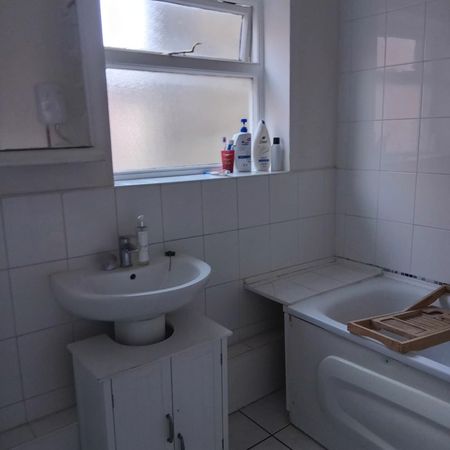 1 Bed Flat, Townmead Road, SW6 - Photo 4