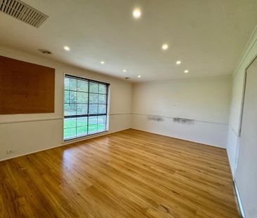 Spacious Family Home in a Convenient Location - Photo 3