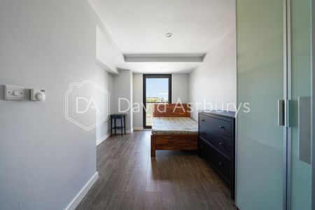 3 bedroom flat to rent - Photo 4
