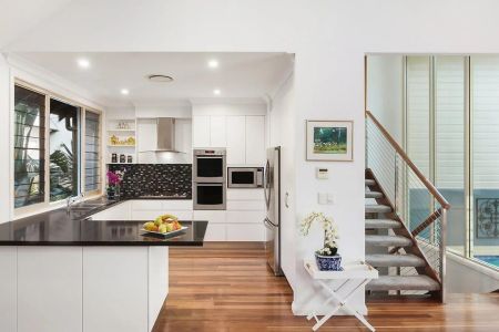 Outstanding Townhouse in Premier Location - Walk to the Beach - Photo 4