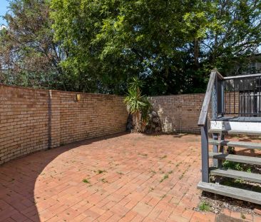 Family Home in Prime Moorooka Location - Within Yeronga State Schoo... - Photo 4