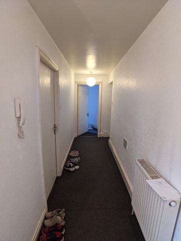 3 bedroom flat to rent - Photo 3