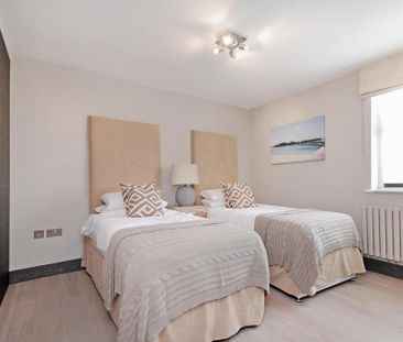 3 bedroom flat to rent - Photo 6