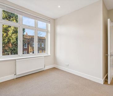3 bedroom flat to rent - Photo 4