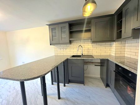 Waverley Court, Woking, Surrey, GU22 7XJ - Photo 3