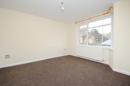 5 bedroom semi-detached house to rent - Photo 2