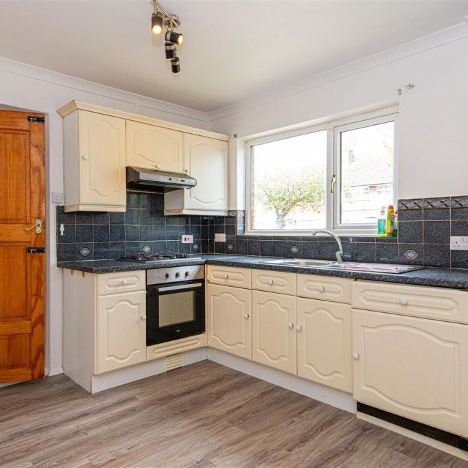 3 bed House - Semi-Detached To Let - Photo 1