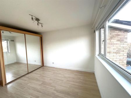 4 bedroom end of terrace house to rent - Photo 3