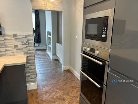 2 bedroom terraced house to rent - Photo 2