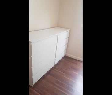 Room in a Shared House, Pickworth Close, SW8 - Photo 2