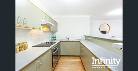 LARGE TWO-BEDROOM APARTMENT NEAR SYDNEY PARK - Photo 4