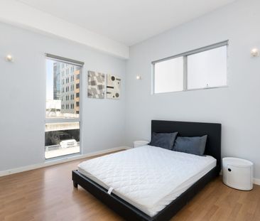 Converted Warehouse, Laneway Living - Photo 3