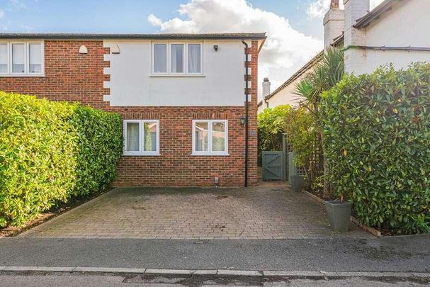 Beecot Lane, Walton-on-thames, Surrey, KT12 - Photo 1