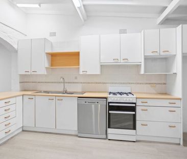 Excellent 5 Bedroom Home in a Great Location - Photo 1