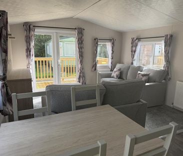 2 bedroom park home to rent - Photo 2