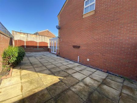 2 bedroom semi-detached house to rent - Photo 2
