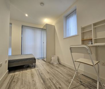 Bellingham Road, London SE6 - Photo 2