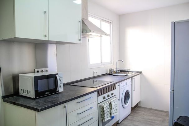 Bright double room in Madrid - Photo 1