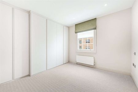 Sophisticated three bedroom apartment on the prestigious Lowndes Street - Photo 2