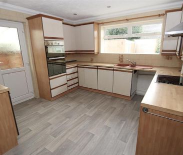 3 bedroom detached bungalow to rent - Photo 6