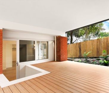 Renovated apartment moments to The Spot - Photo 3