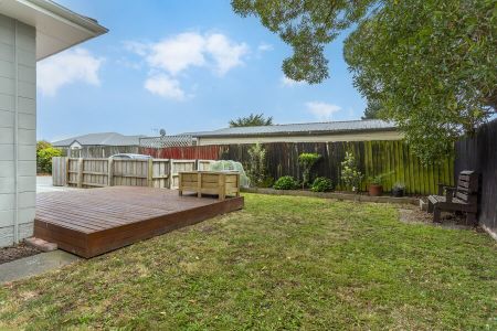 Private pet friendly home that is close to the beach! - Photo 3