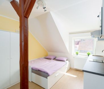 K pronájmu útulný moderní plně zařízeného studia v Praze 4 hned ved... - Photo 1