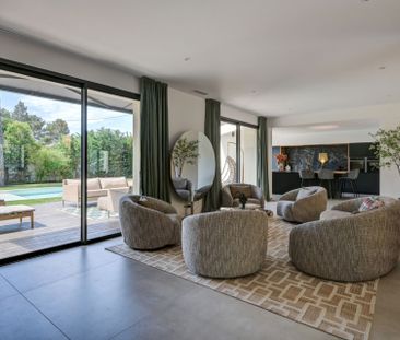 Location Maison Aix-en-Provence 7 Pièces 278 m² - Photo 2