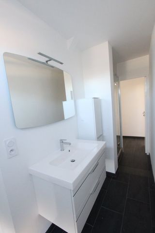 Location Appartement 3 pièces 62m² LA CHARITE SUR LOIRE 58400 - Photo 3