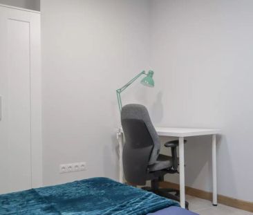 Room in a shared 3-bedroom apartment for rent in Sol, bills included - Foto 5
