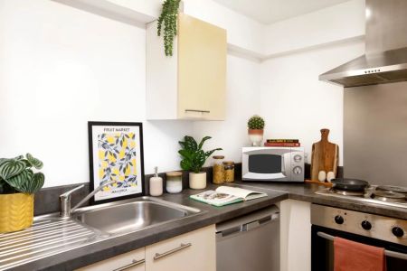 Double Partly Accessible Ensuite - Photo 2