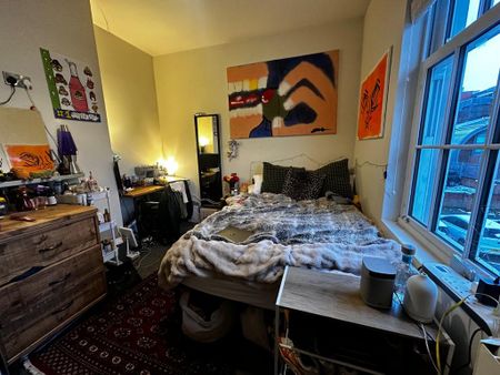 4 bedroom flat to rent - Photo 2