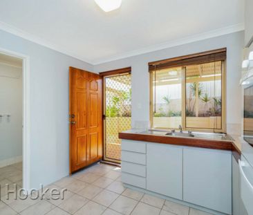 Spacious Townhouse - Photo 5