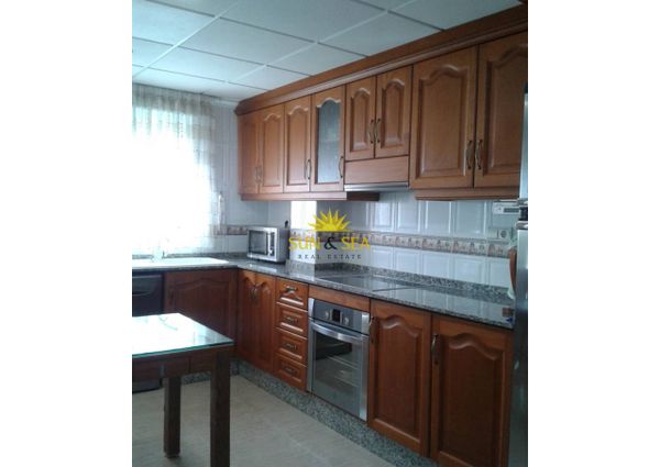 THREE-BEDROOM APARTMENT – ALMORADÍ