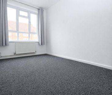 3 bedroom flat to rent - Photo 3