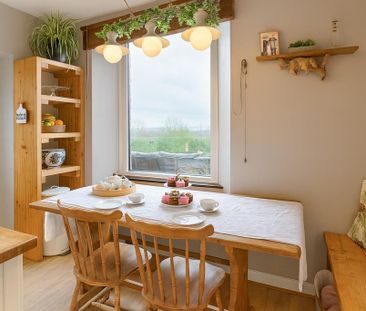 4 bedroom semi-detached house to rent - Photo 5