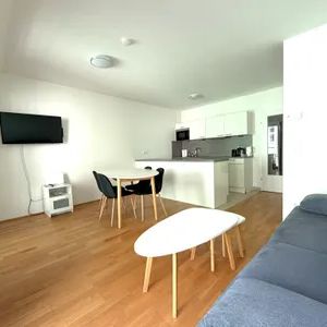 MODERN & KOMFORTABEL - VOLLMÖBLIERTE 2 ZIMMER WOHNUNG MIT BALKON - Foto 2