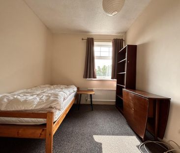 2 bedroom semi-detached house to rent - Photo 6