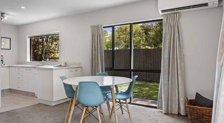 3 bedroom home in St Albans double garage - Photo 5