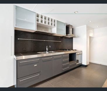 🏡 Fully Furnished-Modern Split-Level 2 Bed 2 Bath Apartment in Waterloo | Fully Furnished | Prime Location |Two Portable air conditioner provided - Photo 5