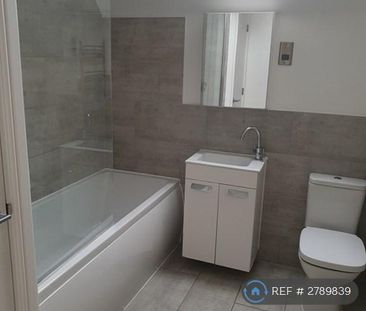 2 bedroom penthouse to rent - Photo 5