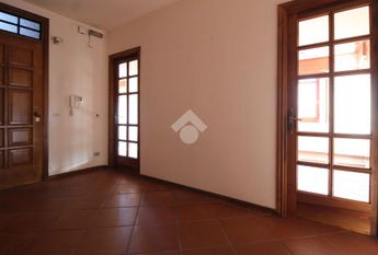 6 locali in affitto
