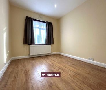 4 bedroom semi-detached house to rent - Photo 6