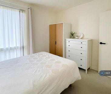 1 bedroom in a flat share to rent - Photo 3