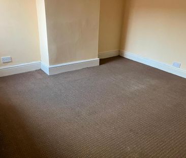 2 bedroom end of terrace house to rent - Photo 3