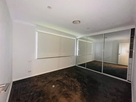 Spacious & Modern Family Home Close to Amenities - Photo 3