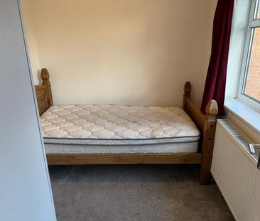 Room in a Shared House, Narborough Road South, LE3 - Photo 5