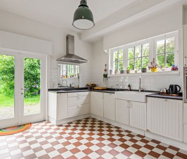 Zeer ruime woning (ca.250m²) met 6 slaapkamers & 2 badkamers - Photo 2