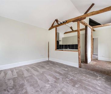 An immaculately presented converted Coach House close to Hawkhurst ... - Photo 1