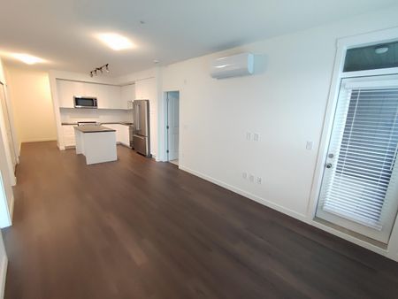 Brand New Spacious Three Bedroom in Fleetwood Village - Photo 3